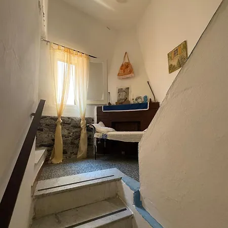 Al Duomo Carrela Di Ghjeja كاستيلساردو