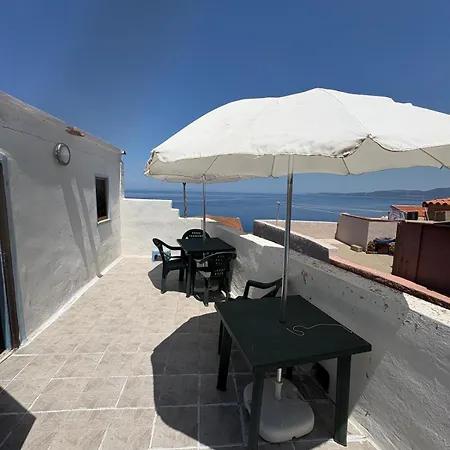 Al Duomo Carrela Di Ghjeja بيت ضيافة كاستيلساردو