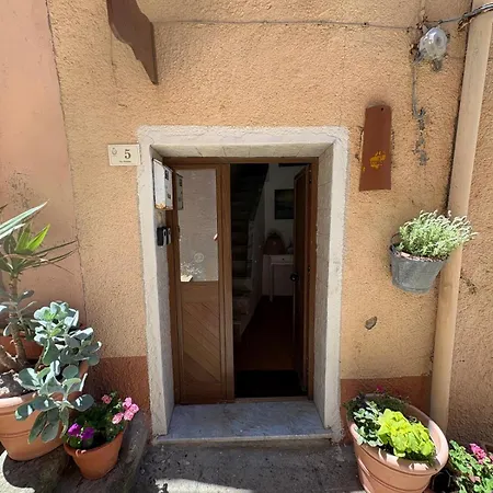 Al Duomo Carrela Di Ghjeja بيت ضيافة كاستيلساردو