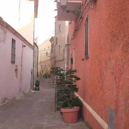 بيت ضيافة Al Duomo Carrela Di Ghjeja كاستيلساردو